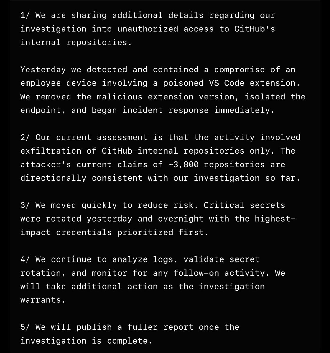 GitHub wurde von TeamPCP gehackt. GitHub hat den internen Angriff bestätigt. Eine manipulierte VS-Code-Erweiterung auf einem Mitarbeitergerät hat Daten aus rund 3.800 internen Repositories extrahiert. TeamPCP bietet die Daten bereits in einem Forum für Cyberkriminalität zum Verkauf an.